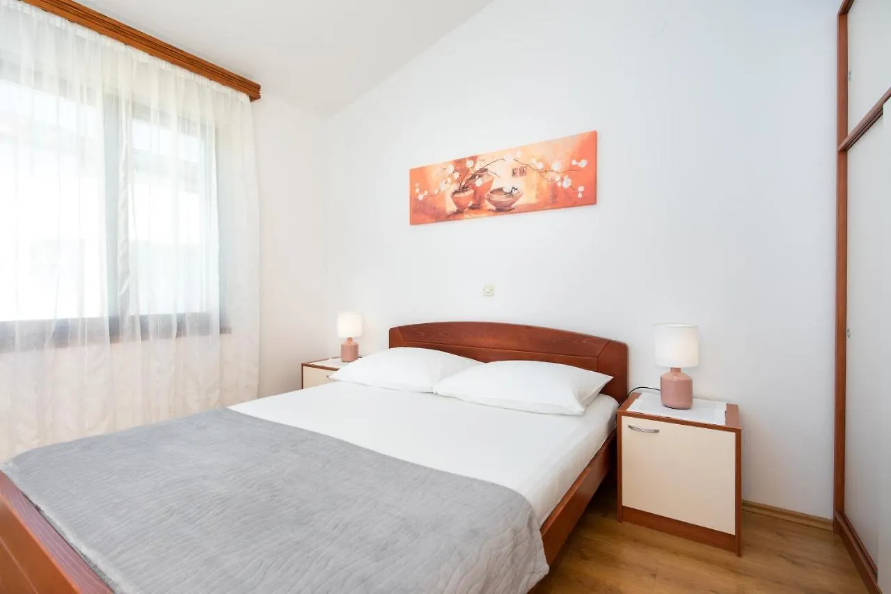 Apartments Dujmovic Ivo 1 Baška 0*,
