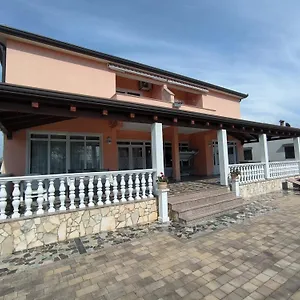 https://apartments-kimm.in-istria.net